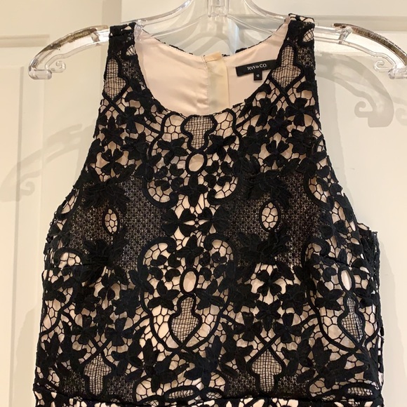 Lace embroidered dress - Picture 2 of 4
